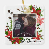 Onze eerste kerst getrouwde Poinsettia foto Keramisch Ornament (Voorkant)
