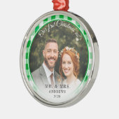Onze eerste kerst-heer & mevrouw Foto Green Gingha Metalen Ornament (Links)