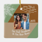 Onze eerste kerst in ons nieuwe huis aangepaste fo keramisch ornament (Voorkant)