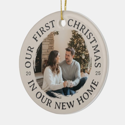 Onze eerste kerst in ons nieuwe huis keramisch ornament (Links)