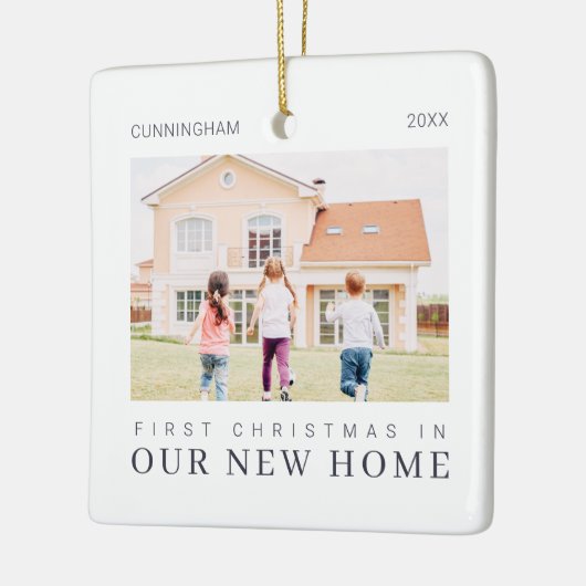 Onze eerste kerst in onze nieuwe moderne thuisarch keramisch ornament (Links)