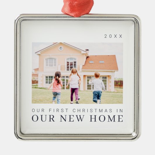 Onze eerste kerst in onze nieuwe moderne thuisarch metalen ornament (Voorkant)