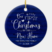 Onze eerste kerst in onze nieuwe thuisboerderij keramisch ornament (Achterkant)