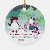 Onze eerste kerst in onze nieuwe thuisklas Penguin Keramisch Ornament (Voorkant)