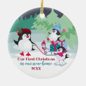 Onze eerste kerst in onze nieuwe thuisklas Penguin Keramisch Ornament (Achterkant)