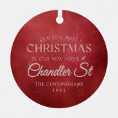 Onze eerste kerst in onze nieuwe thuisvakantie Red Metalen Ornament (Voorkant)