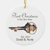 Onze eerste kerst in onze nieuwe thuisversiering keramisch ornament (Voorkant)