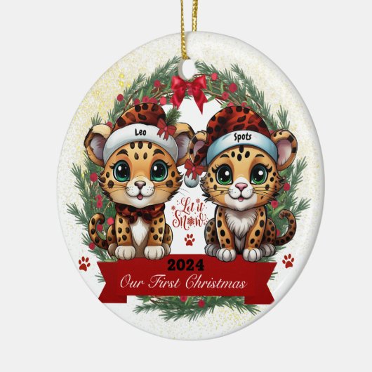 Onze eerste kerst luipaard spot dierenprint 🐾🐆 keramisch ornament (Links)