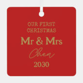 Onze eerste kerst meneer en mevrouw rood en goud f metalen ornament (Voorkant)