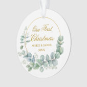 Onze eerste kerst met eucalyptus laat goud over ornament (voorkant)