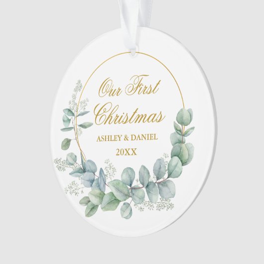 Onze eerste kerst met eucalyptus laat goud over ornament (voorkant)