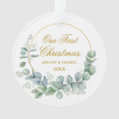 Onze eerste kerst met eucalyptus laat goud over ornament (voorkant)