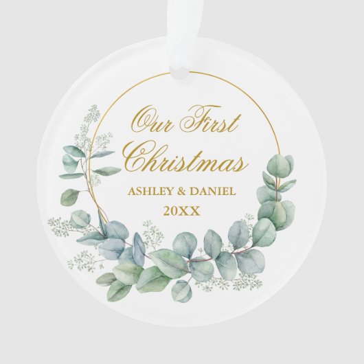 Onze eerste kerst met eucalyptus laat goud over ornament (voorkant)