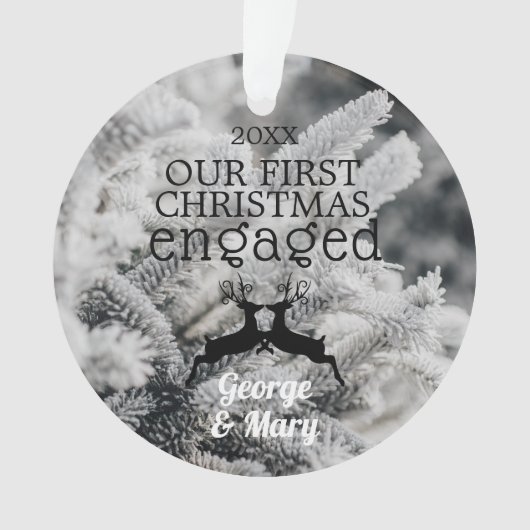 Onze eerste kerst met Pine Trees Winter B&W Ornament (voorkant)