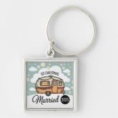 Onze Eerste Kerst Mis 2025 | Retro Camper Sleutelhanger (Voorkant)