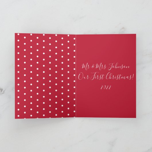 Onze eerste kerst | Monogrammen rood en wit Feestdagen Kaart (Binnen)