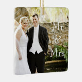 Onze eerste kerst Mr. & Mrs. bruiloft foto Keramisch Ornament (Rechts)
