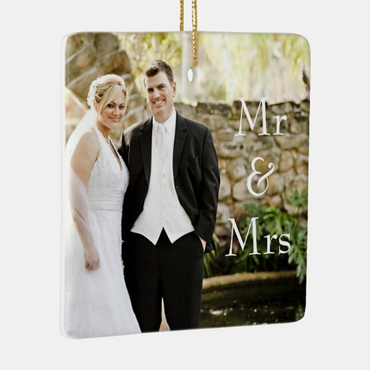 Onze eerste kerst Mr. & Mrs. bruiloft foto Keramisch Ornament (Rechts)