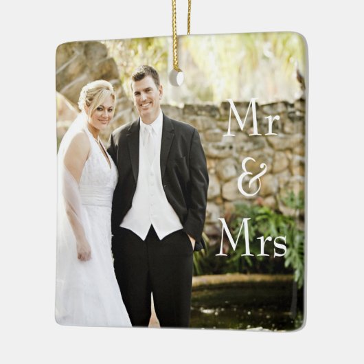 Onze eerste kerst Mr. & Mrs. bruiloft foto Keramisch Ornament (Links)
