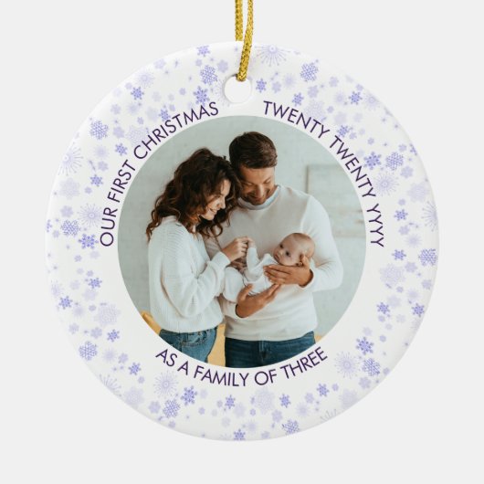 Onze eerste kerst | Paarse foto Ditsy Snowflake Keramisch Ornament (Voorkant)
