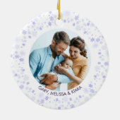 Onze eerste kerst | Paarse foto Ditsy Snowflake Keramisch Ornament (Achterkant)