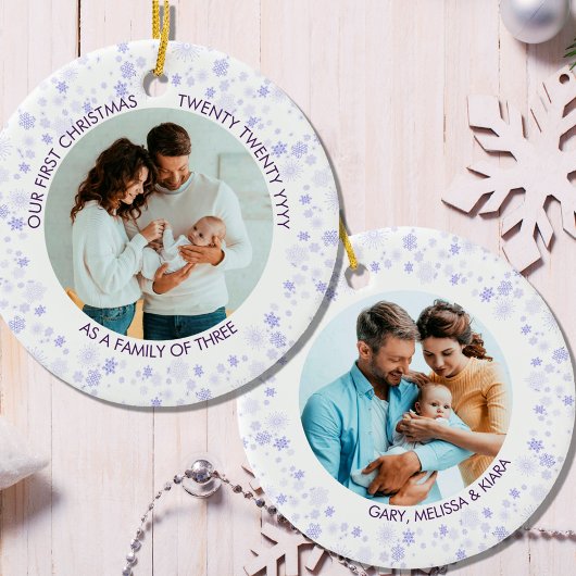 Onze eerste kerst | Paarse foto Ditsy Snowflake Keramisch Ornament