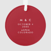 Onze eerste kerst pasgetrouwde gepersonaliseerde v ornament (achterkant)