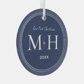 Onze eerste kerst Passen getrouwd Monogram Navy Bl Glas Ornament (Voorkant Rechts)