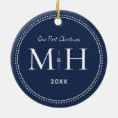 Onze eerste kerst Passen getrouwd Monogram Navy Bl Keramisch Ornament (Achterkant)