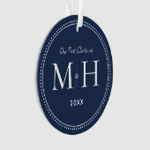 Onze eerste kerst Passen getrouwd Monogram Navy Bl Ornament (voorkant)