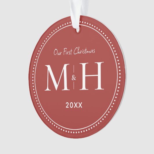 Onze eerste kerst Passen getrouwd Monogram rood Ornament (voorkant)