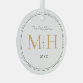 Onze eerste kerst Passen getrouwd Monogram Wit Glas Ornament (Voorkant Rechts)