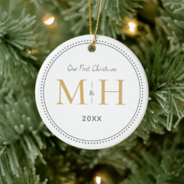 Onze eerste kerst Passen getrouwd Monogram Wit Keramisch Ornament