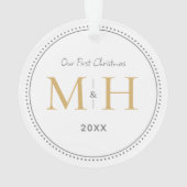 Onze eerste kerst Passen getrouwd Monogram Wit Ornament (achterkant)