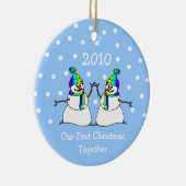 Onze eerste kerst samen 2010 (GLBT Snowmen) Keramisch Ornament (Rechts)