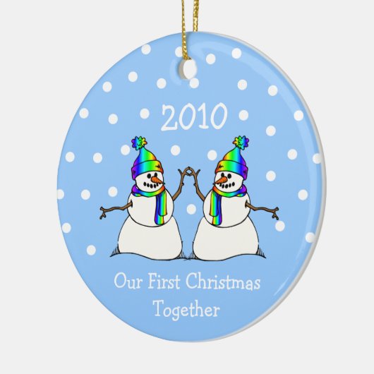 Onze eerste kerst samen 2010 (GLBT Snowmen) Keramisch Ornament (Links)