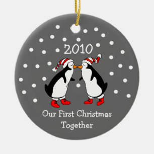 Onze eerste kerst samen 2010 (pinguïns) keramisch ornament