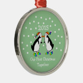 Onze eerste kerst samen 2015 (LGBT-pinguïns) Metalen Ornament (Rechts)