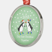 Onze eerste kerst samen 2015 (LGBT-pinguïns) Metalen Ornament (Links)