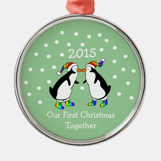 Onze eerste kerst samen 2015 (LGBT-pinguïns) Metalen Ornament (Voorkant)