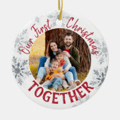Onze eerste kerst samen. Aangepaste foto - Rood Keramisch Ornament (Voorkant)