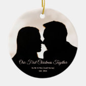 Onze Eerste Kerst Samen Koppel Silhouet Keramisch Ornament (Voorkant)