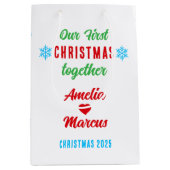 Onze eerste kerst samen met sneeuwvlokken medium cadeauzakje (Voorkant)