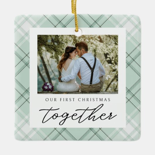 Onze eerste kerst samen Passen getrouwd elegant Keramisch Ornament (Voorkant)