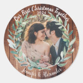 Onze eerste kerst samen rustieke hout foto ronde sticker (Voorkant)