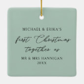 Onze eerste kerst samen vrolijk en getrouwd keramisch ornament (Achterkant)