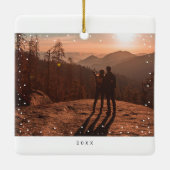 Onze Eerste Kerst Samen Witte Sneeuw Overlay Keramisch Ornament (Achterkant)