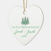 Onze eerste kerst trouwde met een groene pagodeboo keramisch ornament (Links)