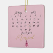 Onze eerste kerst trouwde met een rode pagode keramisch ornament (Links)