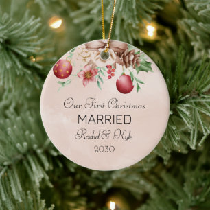 Onze eerste kerst trouwde met verloofde bloemen keramisch ornament